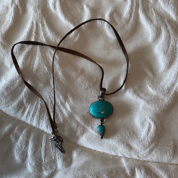 Turquoise Pendant with tear drop stone.  8” leather chain, clasp closure. - Picture 2 of 4
